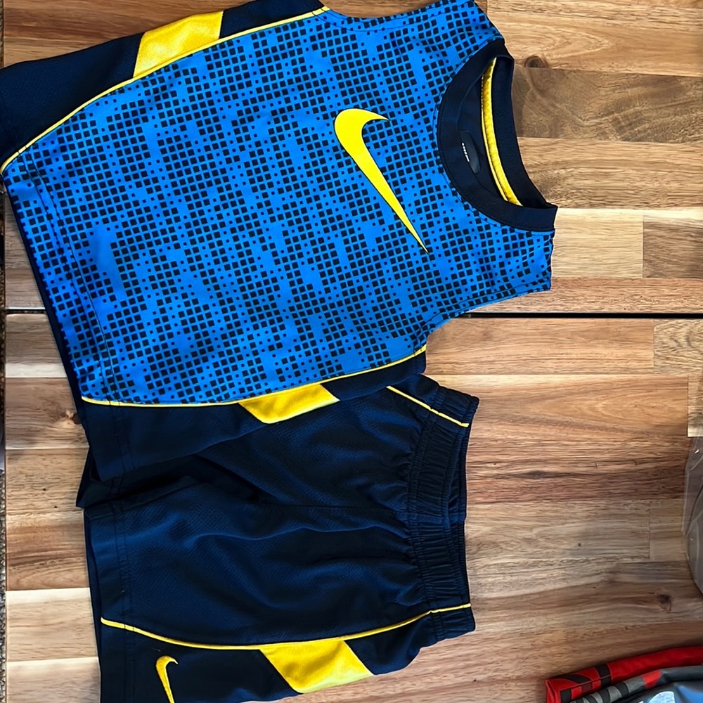 3t nike athletic set